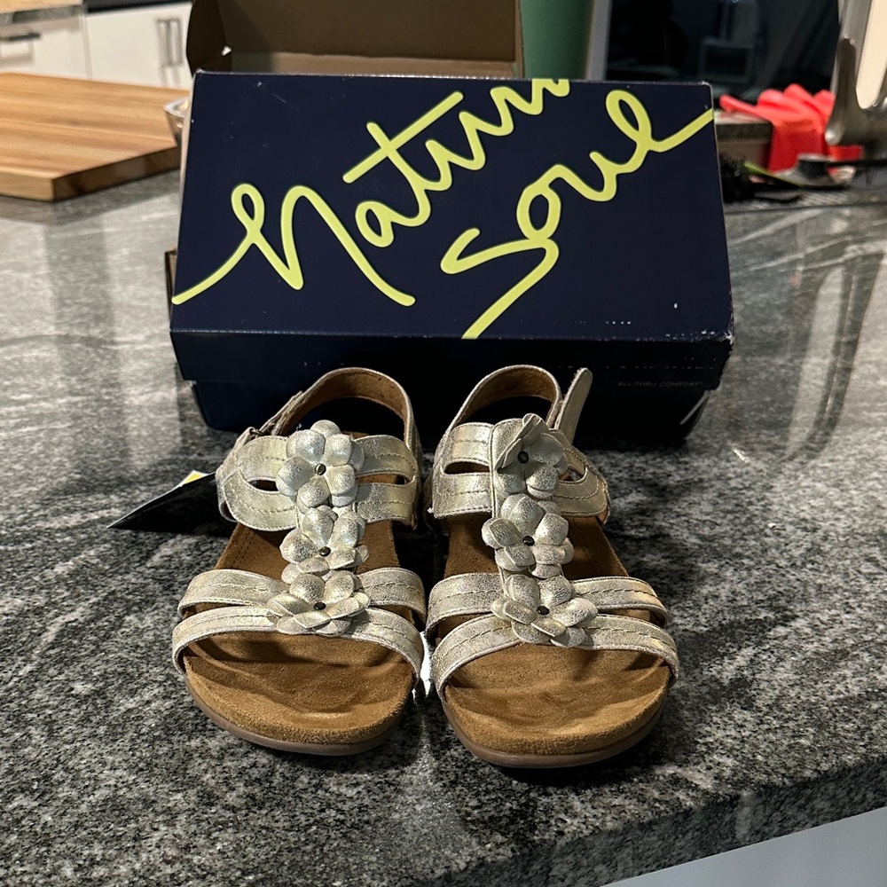 Natural Soul Metallic Sandals with Floral Design